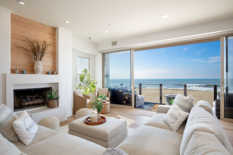 Oceanfront living room Mandalay Beach